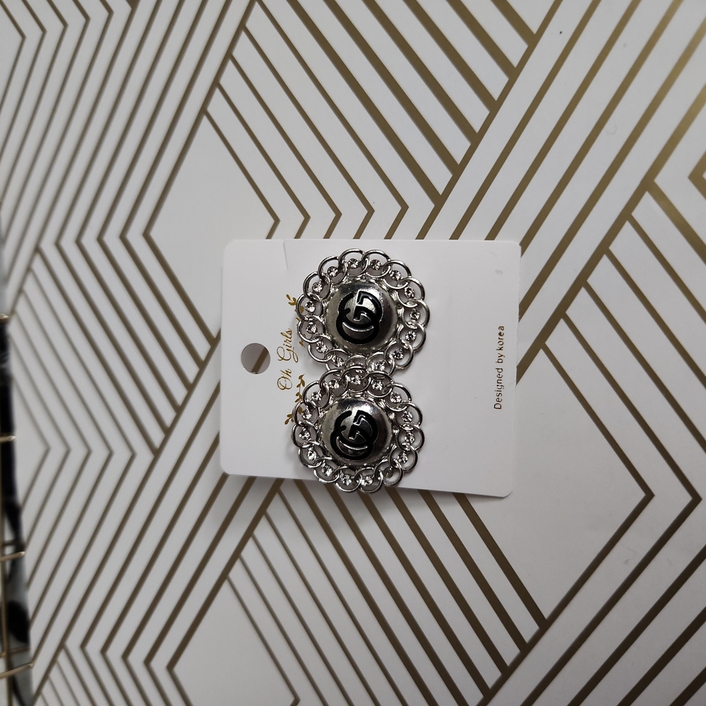 Luxurious earrings.